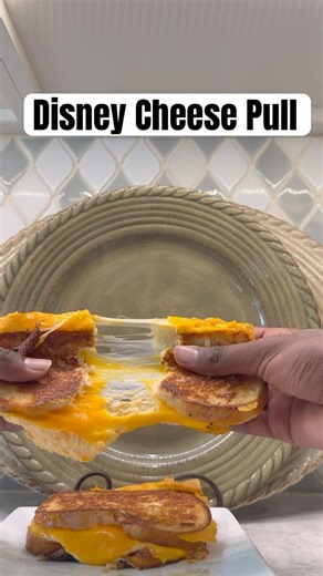 I got DISNEY’S secret grilled cheese recipe!!!￼