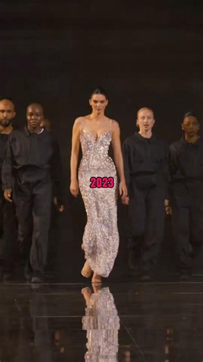 Kendall runway walk from 2021 to now… the difference 😳✨ #kendalljenner #celebrity #shorts #viral