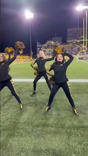 These Poms Shine Under the Gameday Lights ✨ #cheer #cheerdance #cheerleading
