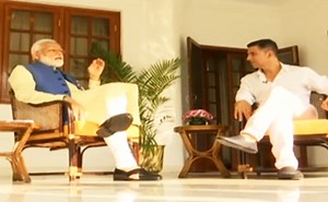 Akshay Kumar Shows Some Hilarious Memes To PM Narendra Modi; Here's How He Reacted!