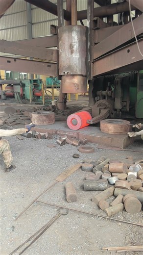 Inside the factory Heavy Forging Process: Molten Iron Beaten Into Perfection #process #forging