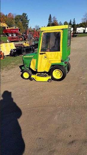 John Deere 345 Riding Lawn Mower