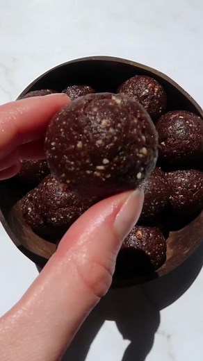 Delicious Vegan Chocolate Protein Balls Recipe
