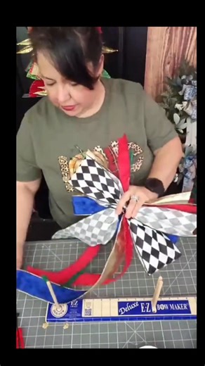 Want to see how I made a big bow for my Nutcracker wreath?? Details in comments #theredrusticrose #soniathompson #createlikesonia #handmade #wreaths #explorepage #learntomakeabow #learntomakeawreath #meshwreath #wreathmaking #wreathdecor #christmaswreath #christmasbow #holidaydecor | The Red Rustic Rose