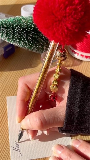 🎄✨Easy Christmas Crafting❄️🖊️✨ Best Stocking Stuffer Idea #diy #shorts