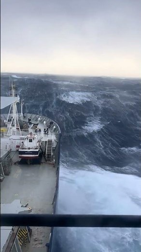 Why the Ocean is the Scariest Place on Earth 😱 #giantwaves#waterpower