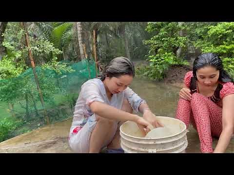 Dung và Tuyền tắm mưa đầu mùa ,quay lại tuổi thơ - Miền Tây - Em Gái Quê
