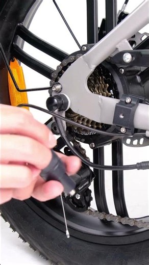 Rear seat + foot pegs ready. ✔️ Simple installation. Practical riding setup.