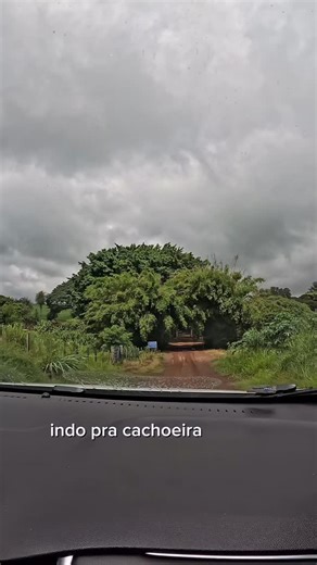 Gaia Hospedagem Holistica on Instagram: "Sagrado Feminino na prática !!! A vida nos apresenta o desafio certo exatamente no momento certo, nem antes nem depois. Nosso retiro começou lindamente mostrando que antes de olhar pra qualquer dor precisamos entender como essa dor se manifesta em nossa vida e em nosso corpo . Foi minha primeira vez de atolar um carro, foi a minha primeira vez que eu acreditei que íamos sair dali e não pensei nada negativo , foi a minha primeira vez que logo diante do des
