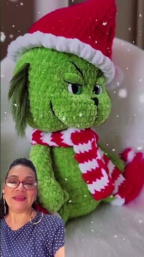 Beautiful chenille knitted Grinch #knittedgrinch #crochetedgrinch #handknittedgrinch #knittedgrinch