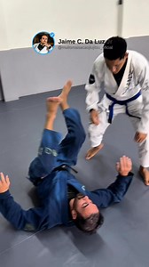 É faixa branca e quer chegar à faixa azul com confiança e técnica? Quer dominar as bases do Jiu-Jitsu de forma clara e estruturada? Então este guia prático é pra você. 📚 São mais de 3 horas de conteúdo exclusivo, distribuídas em 45 aulas diretas ao ponto — organizadas para acelerar a sua evolução dentro do tatame. ✅ Aulas práticas e rápidas ✅ Explicações claras, acessíveis e sem enrolação ✅ Tudo que você precisa dominar para conquistar a faixa azul 📌 O que você vai aprender: Luta em pé Guarda 