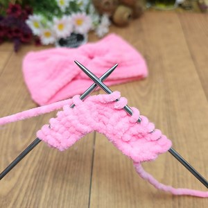 Easy hair bandana model with velvet rope and two needles | Decor And Knitting