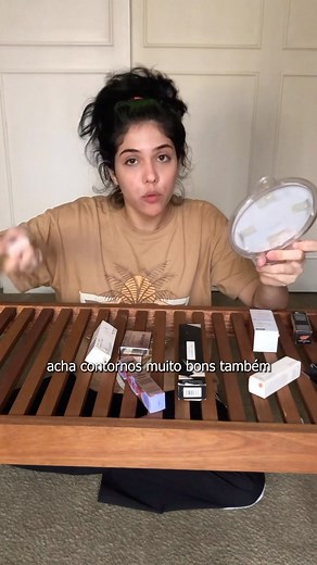 Marcela Teixeira on Instagram: "Maquiagem O que tem no vídeo? Sérum: B-Hydra Intensive Hydration Serum (drunk elephant) Contorno: Warm Wishes Stick Bronzant Ultra-simple (Rare Beauty) Base: Positive Light Hydratant Teinté (Rare Beauty) Pincel: 170 Power Puff Setting Brush (Fenty Beauty) Blush: Dior Backstage Rosy Glow (Dior) Sobrancelha: Fluff Up Brow Wax (Benefit) Rímel: Bang! (Bad Gal) Gloss: Honey Waffles (Fenty Beauty) #maquiagem #unboxing #review"