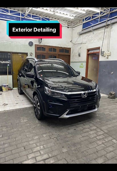Exterior detailing & unwrap sticker body 😍 ——— MaxPro Auto Detailing - Salon Mobil - Detailing & Ceramic Coating Surabaya Reserve your car now 📞0838 5462 3999 / 📩 DM #autodetailingpro #autodetailingmobil #carpolish #salonmobil #salonmobilsurabaya #paintcorrection #paintprptection #polesmobil #polesmobilsurabaya #coatingmobil #coatingmobilsurabaya #nanoceramiccoating #nanocoatingsurabaya #Maxprosby #honda #brv #hondabrv #fyp
