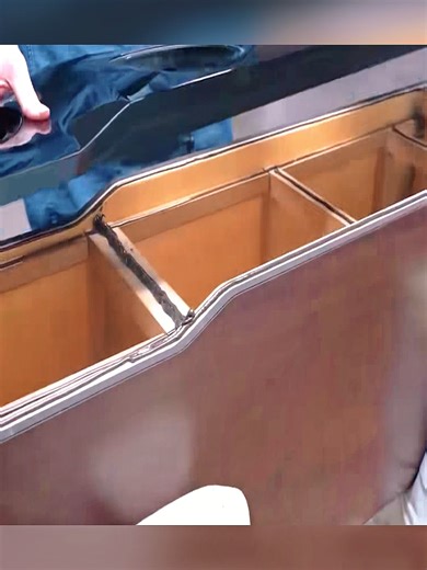 Todo el proceso de producción de estos altavoces de suelo es realmente sorprendente; ¡la artesanía es increíble! (1)