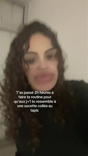 Les filles aux cheveux lisses, profitaient pour nous, s’il vous plaît🙇🏻‍♀️ #curly #curlyhairproblems