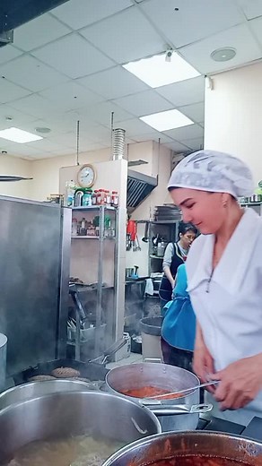 Cooking Techniques: Mastering Red Sauce in a Kitchen