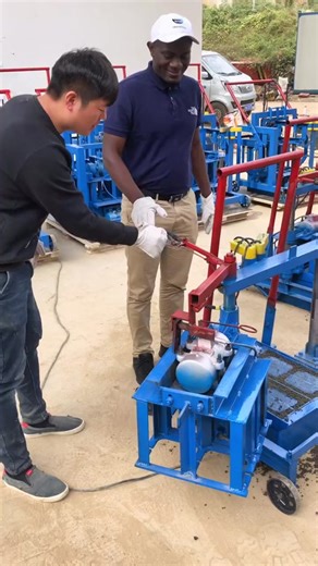 Learn how to use a brick making machine#brickmakingmachinery #hollowblockmachine #Buildingblocks #bricklayer #buildinghouses