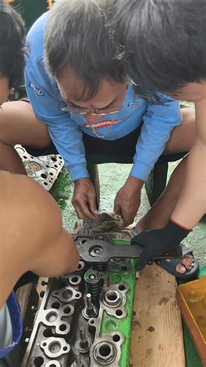 Setting exhaust valve #hilightseveryonefollowers #marinoph | Jose Rickman Mondia