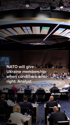 Jim Townsend, senior fellow at the Center for a New American Security, discusses Ukraine’s path to NATO membership. Townsend also mentions that the summit will likely focus on military assistance against Russia. | CNBC International
