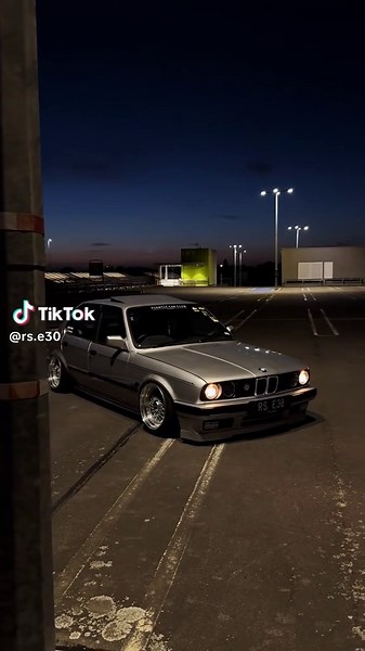 Exploring the BMW E30: Classic Car Enthusiast's Dream