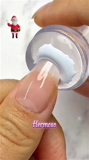 Diseño de Uñas Navideño: Tutorial Fácil y Hermoso