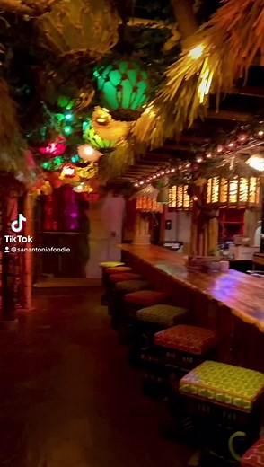 ✨NEW TIKI BAR✨ Tiki bar lovers! Hugman’s Oasis is opening up on Friday, May 7th! They have delicious Tiki cocktails and bar bites! 🍹🍍🗿🥟 Hugman’s also has about 15-18 tables on their outside patio that sits right next to the the SA River Walk! INFO:📍135 East Commerce (OPEN) Mon -Th 5p-10p, Fri & Sat: 5p-midnight and Sun 5p-10p First come, first serve basis - reservations not available yet. (Instagram- @hugmansoasissatx) #safoodie #sanantonio #satx #downtownsanantonio #tiki #tikibar #tikibars