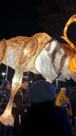 Tradisjonen tro startet årets Hilmarfestival lysvandring i Steinkjer sentrum. | Steinkjer24