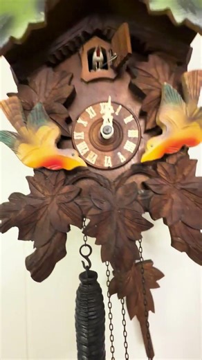 Unbranded cuckoo clock strikes 12 #clocks #mantelclock #horologist #cuckooclock