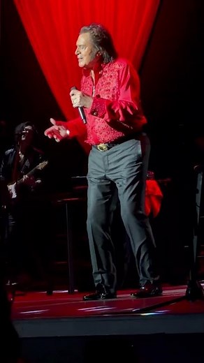 Engelbert "Quando, Quando, Quando” at 90! #90years #engelberthumperdinck #liveconcert