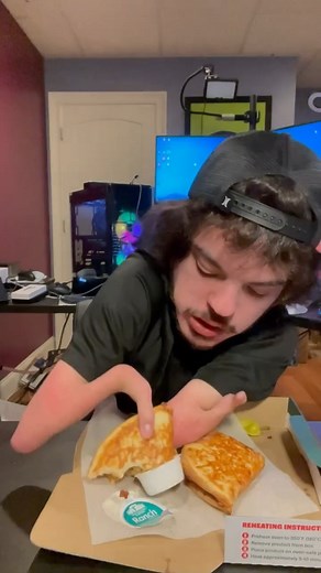 Parm Crust BBQ Chicken & Bacon Papadia #popajohns #food #pizza #bbq #bacon #chicken #nohands | The Real Martin