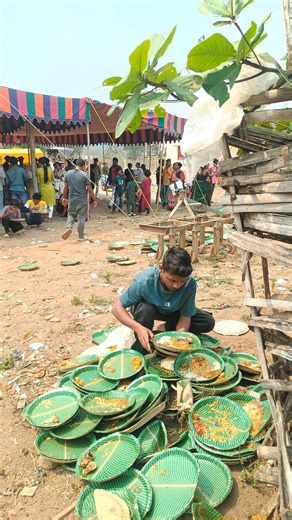 dog video 🐕 humanity 🥰 please don't waste food 🙏 #shorts #dog #viral #humanity #trending #reels
