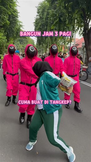 bella on Instagram: "Ikutan maen squid game kaya kim jun hee, tapi yang ini versi hijrah nya #bellogg @itschitatolite @rumahindofood #ChitatoLiteKimchixSquidGame2 #GakRelaKalauAbis #LiteUpYourLife"