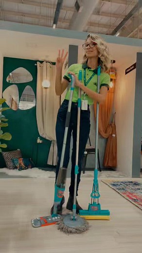 Praticidade e redução do tempo de limpeza? Mop! 💚 Com tecidos em microfibra que proporcionam um alto desempenho, sistema de torção ou centrifugação acopladas ao balde, ele vai ser o seu novo queridinho na hora da faxina. 🧹 Seja pra qual for sua necessidade, temos o Mop ideal para você! O Mop Giratório, faz o trabalho de centrifugação, evitando que você precise se abaixar para torcer o pano. O Mop Sekito é ótimo para áreas externas em que há maior necessidade do uso de água na limpeza. E por úl