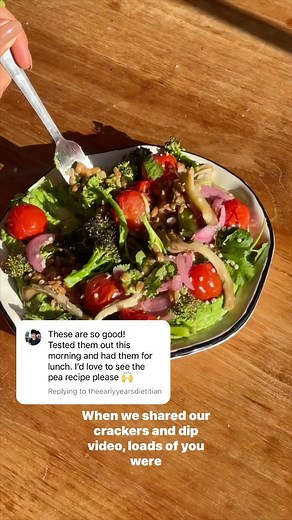 ZOE | Science & Nutrition on Instagram: "When we posted our flaxseed crackers and dip lots of you asked for the recipe so here it is. A super versatile, veg-packed pea dip that takes advantage of our freezer favourite the frozen pea. This dip is delicious as a snack with crudites, crackers or make it a meal by topping it off with grains and roasted vegetables. Here’s how to do it: 1.5 cups/200g frozen peas, quickly defrosted in cold water 2 spring onions a handful each of fresh mint and coriande