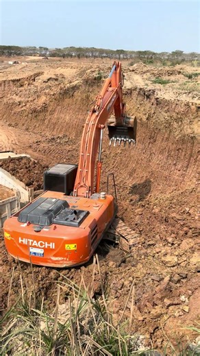 Extreme Mud Excavation Skills | HITACHI ZAXIS 350 Working with 41 Ton Dump Trucks #shorts