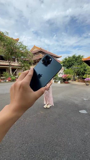 113K views · 741 reactions | Chụp chân dung trên điện thoại iphone 12 Pro Max #iphone #iphone12promax #12promax #apple #iphonetricks #shotoniphone #photoshop #photographer #chandung #portrait #portraitphotography | Học Làm Nhiếp Ảnh | Facebook