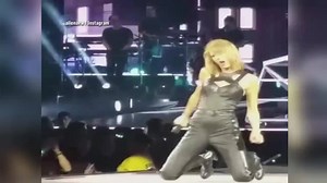 Taylor Swift shakes off ambush by fan during concert #Facecast | ABC World News Tonight with David Muir