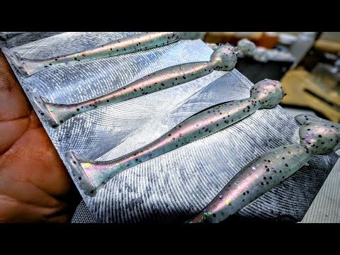 Slick Shiner Soft Plastic Bait Pour | 8 Bit Baits Interface Red Mica Shift + Glimmerfin Siren Scales