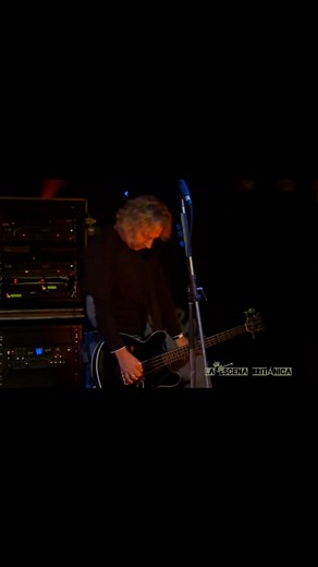 #NewOrder - Krafty (En Vivo, 2005) - - - - - - - - - - - - - - El 28 de Marzo de 2005 se Publicaba el Octavo Álbum de Estudio de los Legendarios #NewOrder El Último que participaría #PeterHook y el Primero sin la Tecladista #GillianGilbert contó con la participación de 3 Productores (#StephenStreet, #StuartPrice y #JohnLeckie) y se presentaron los Sencillos 'Krafty', 'Jetstream' y 'Waiting for the Sirens' Call'... #JoolsHolland #UnaVersiónEnVivo #LaEscenaBritanica | La Escena Británica