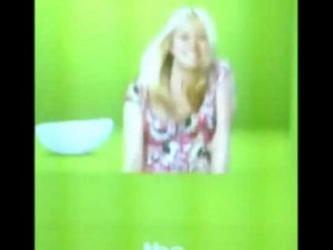 Kaley Cuoco head-bopping dance