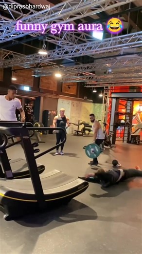 how fast can you run ? 🤣 #shorts #fitness #run #funny #comedy #gym #workout #prank