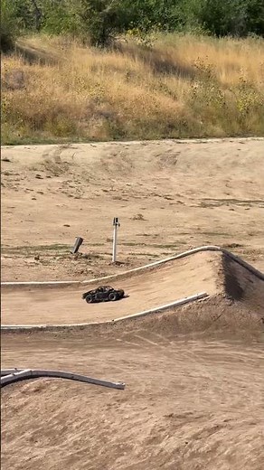 Traxxas ultimate desert racer RC dirt track ￼