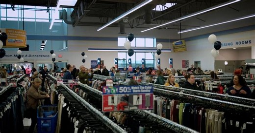 Long lines greet opening of new Bend Goodwill superstore near Costco