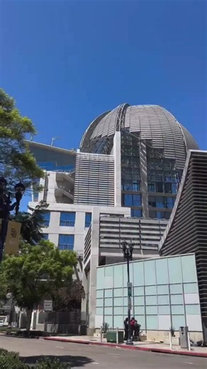 Tips for visiting ⬇️ 📚 This is Central Library San Diego, the main branch of 🅿️ Parking is limited. You may get lucky with metered parking. They also have a small lot, but they rent it out for Padres games and downtown events. 🚂 You can take the trolley to 12th and Imperial (free parking at Old Town Transit Center). Kids ride free! 🎈The Children’s Library is super cute and huge. There are tons of toys, puzzles, games, and books to keep kids entertained. ☝️ Don’t forget that you can check out