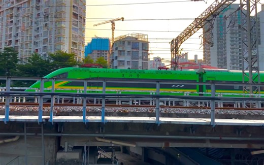 D727晚点（机破）28分钟