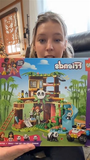 Bird poop is gone 👏🤣 Proof that even a kitchen window deserves a moment ✨ Garland a simple tension rod = instant holiday magic 🎄 | Jessica Jordan Vibes