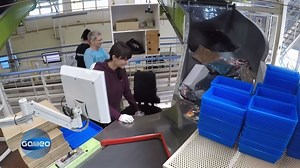 Unsere Reporterin Claire Oelkers arbeitet drei Tage lang in Europas größter Packstation. Paket-Packer schaffen am Tag rund 480 Pakete. Ob Claire das auch hinbekommt? | Galileo