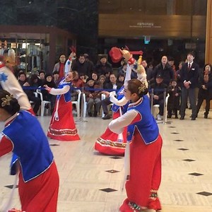 1.8K views · 171 reactions | Seoul Museum of History is a history museum located in Sinmunno 1 ga, Jongno-gu, Seoul, South Korea. Pyongyang Art Troupe performances. Korea photo | 한국사진 | Facebook