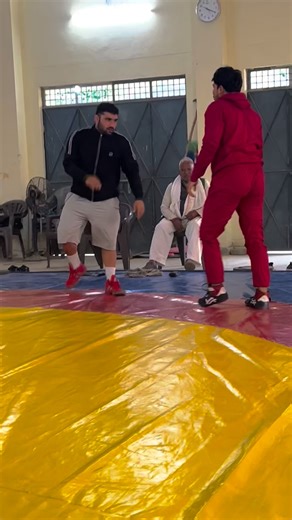 3.8K views · 44 reactions | Morning workout routine 露 #instagram #minivlog❤️ #flexiblity #yogateacher #workout #yoga #practice #motivation #practise #life #morning #workout | Immortal Yogi Akash | Facebook